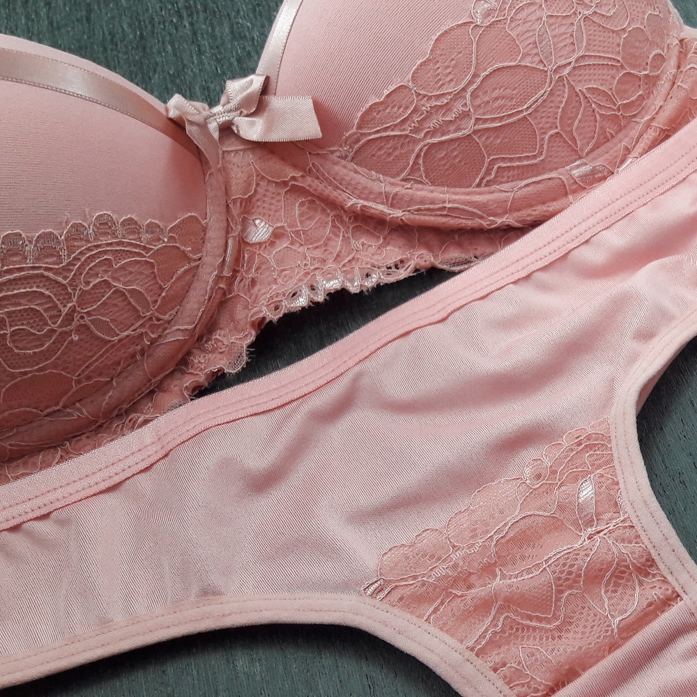 Conjunto em Renda com Microfibra Fita de Cetim 