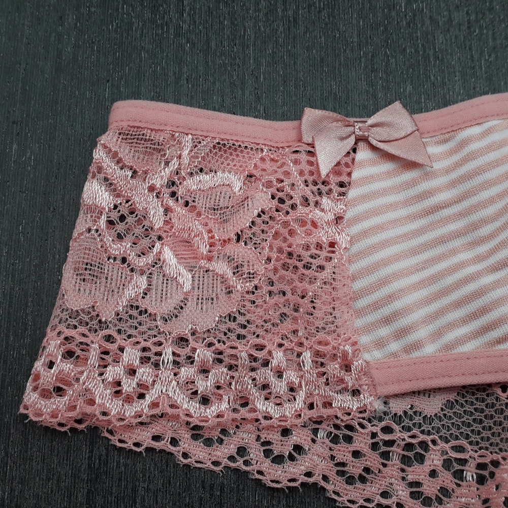 Calcinha Com Renda e Lao