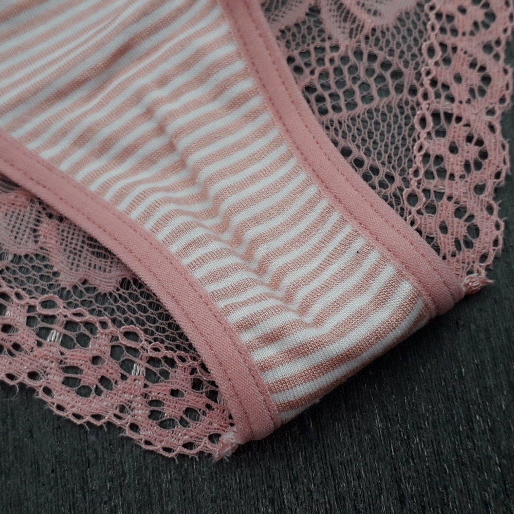 Calcinha Com Renda e Lao