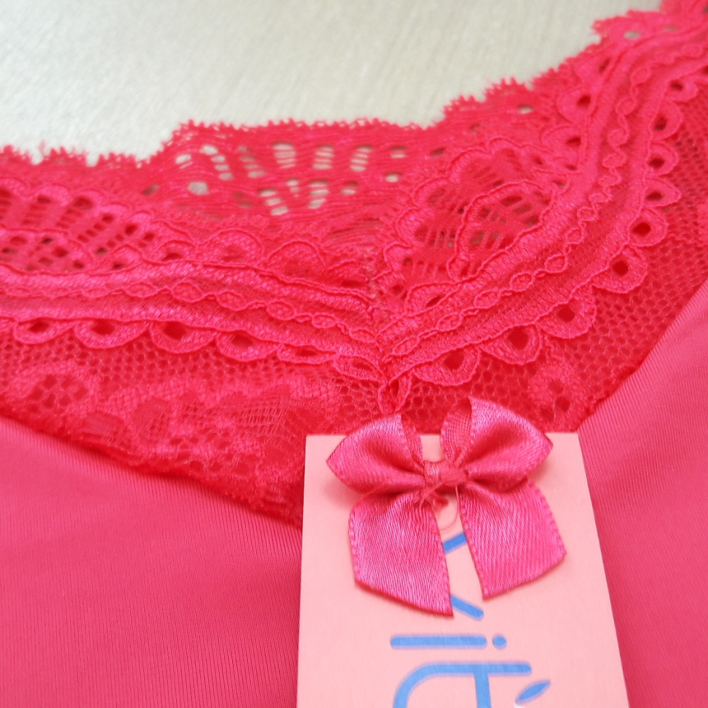 Camisola Renda Decote e Barra