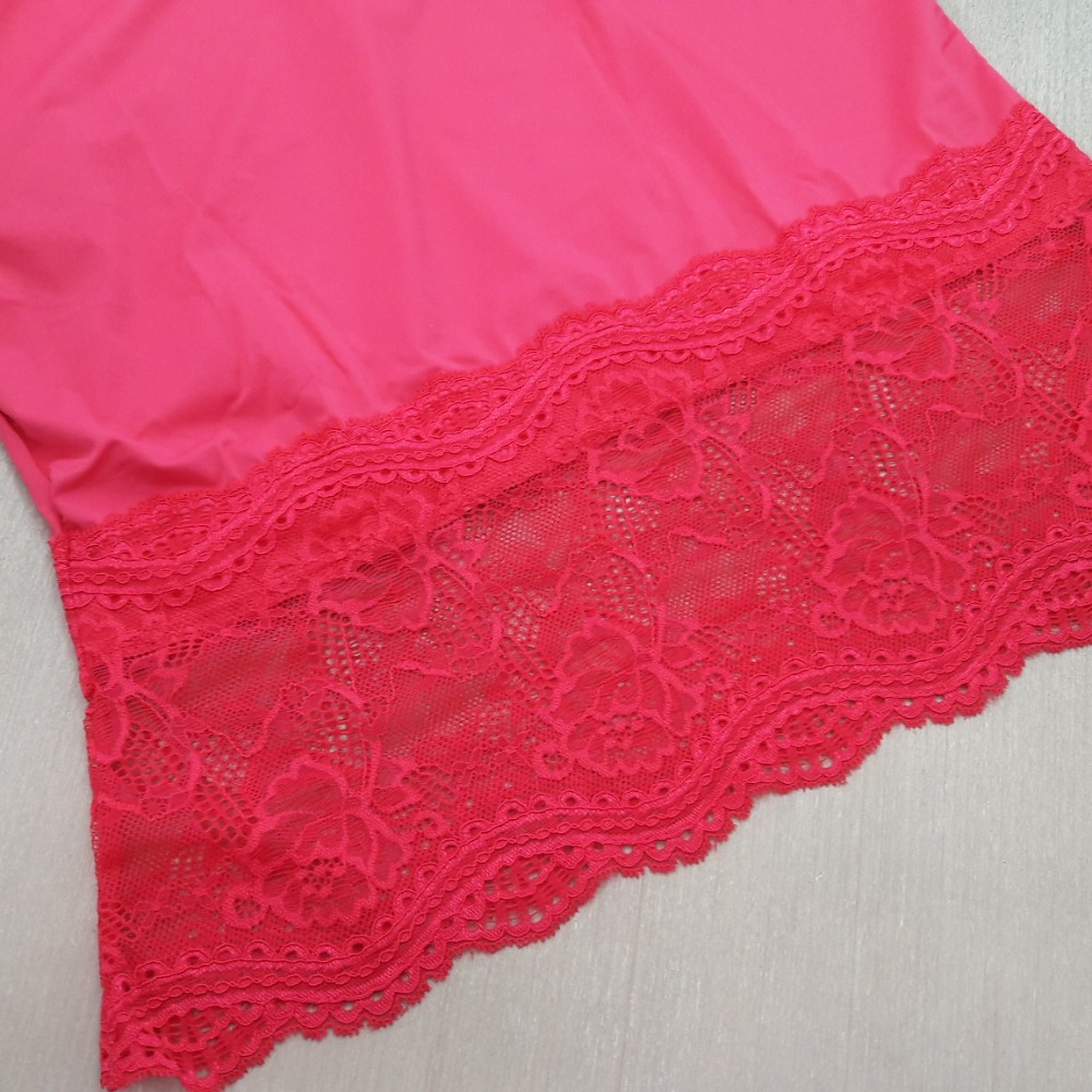 Camisola Renda Decote e Barra