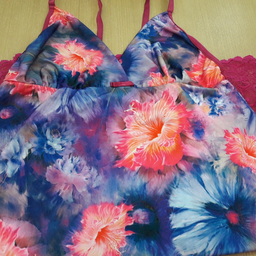 Camisola Estampa e Renda