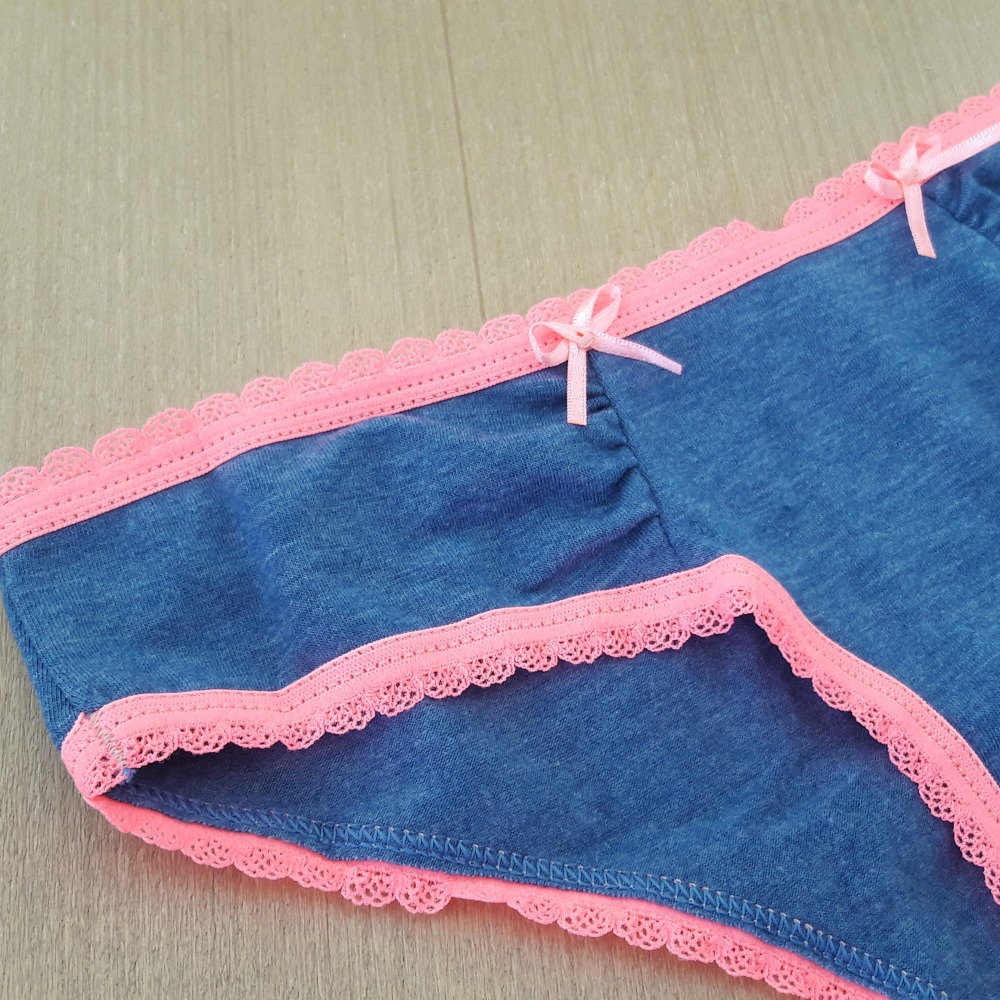 Calcinha Bsica Franzida com Elstico Rendinha