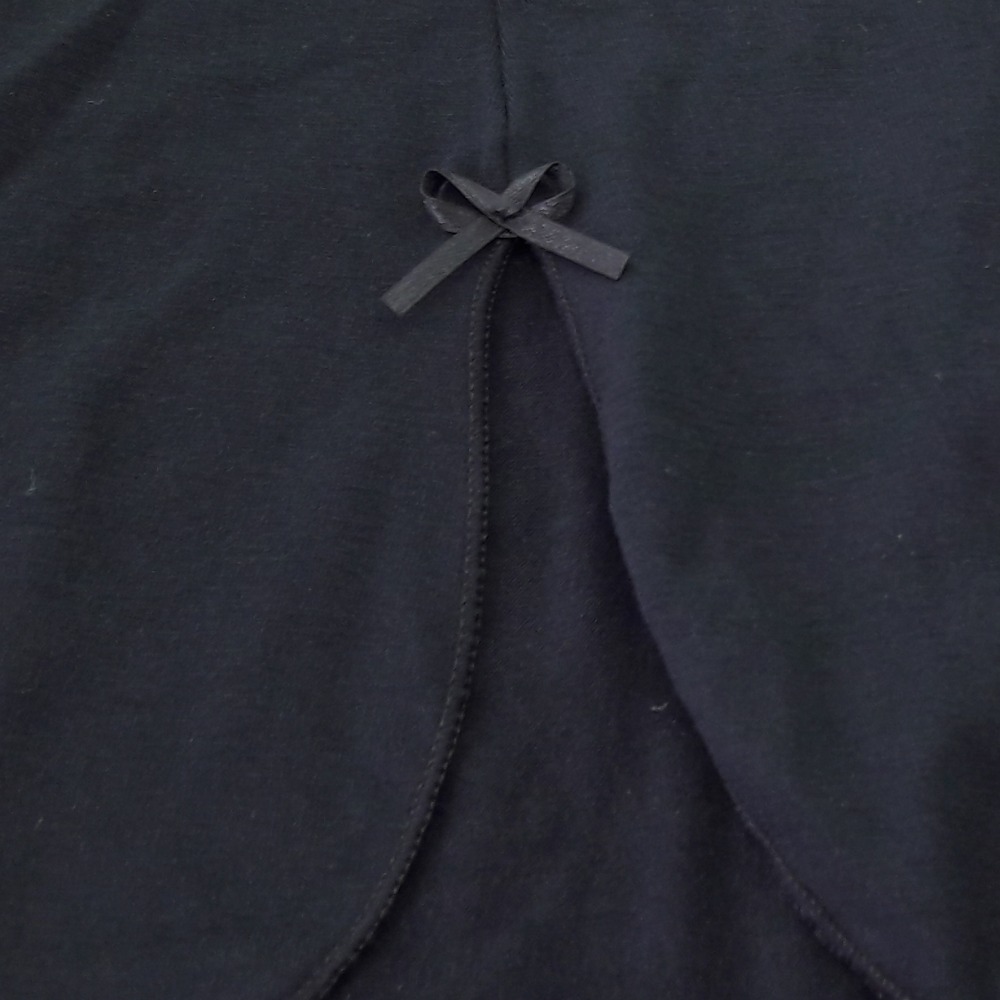 Camisola Bsica com Renda no Decote e Cavas