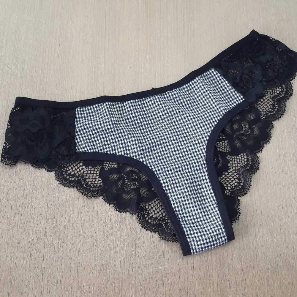 Calcinha Xadrez com Renda