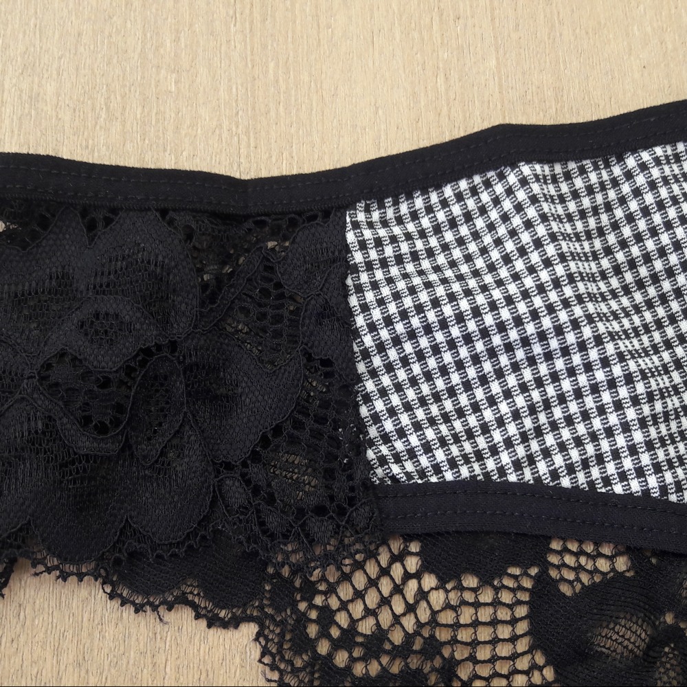 Calcinha Xadrez com Renda