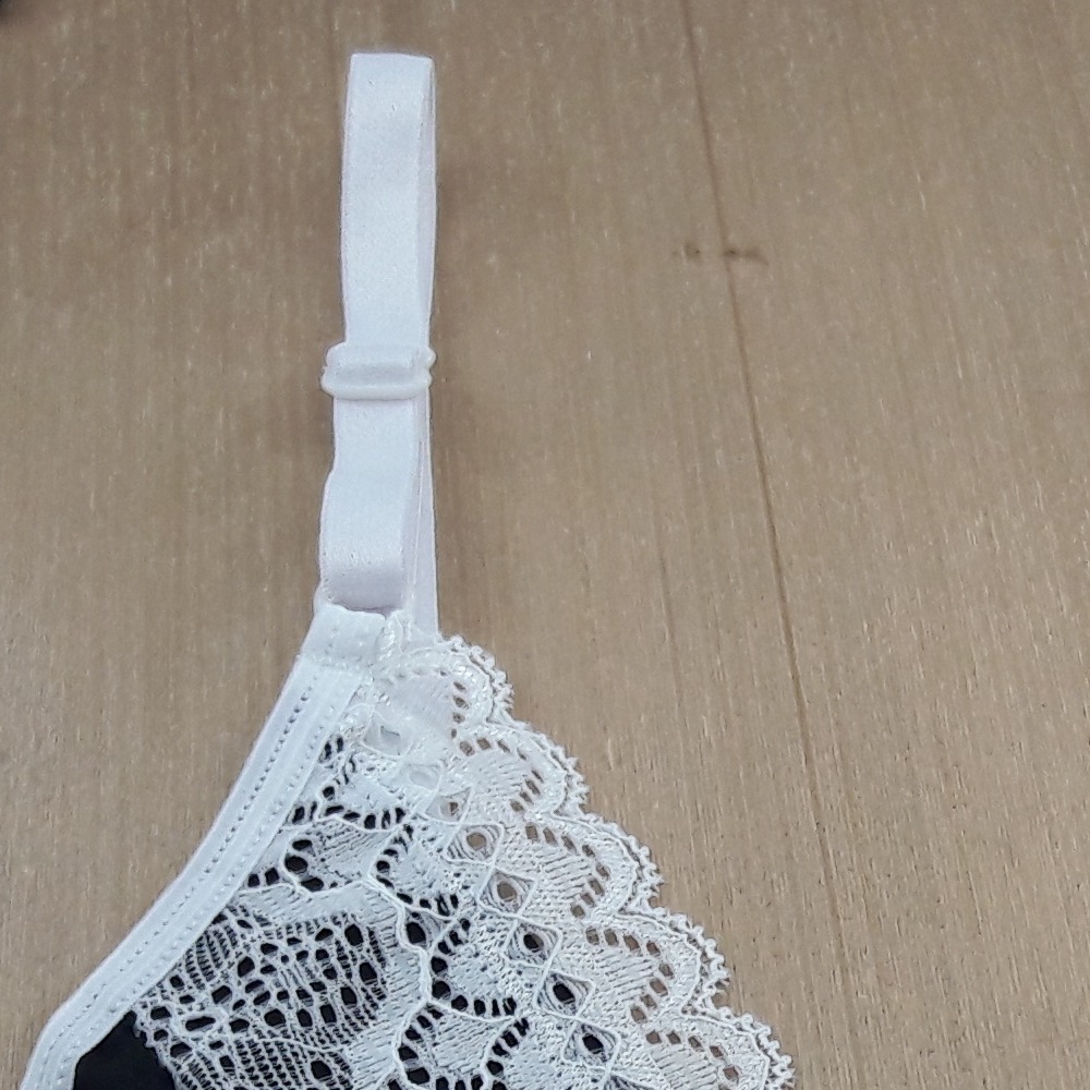 Camisola Yasmim em Microfibra de Polister e Renda