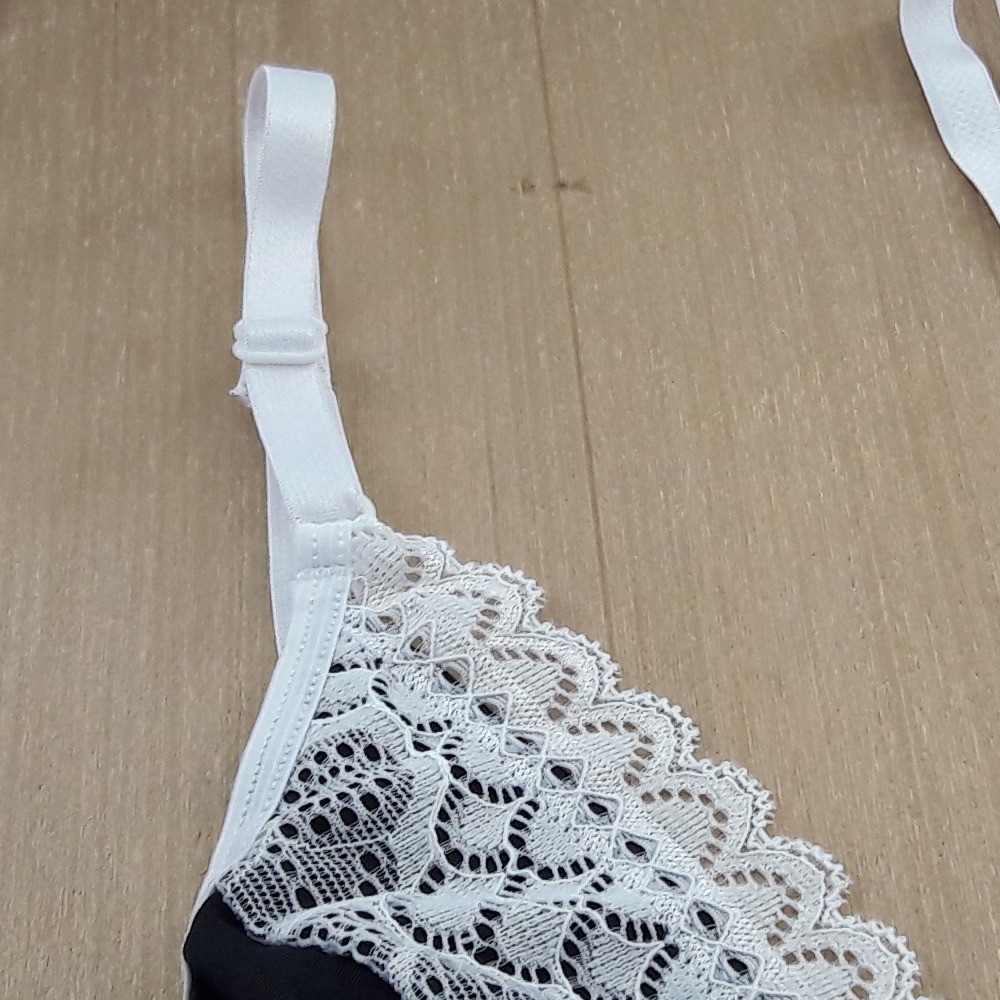 Short Doll Thalia em Microfibra com Detalhes em Renda e Lao