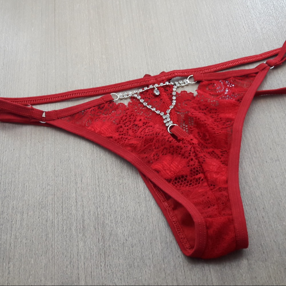 Tanga Rendada e Biju no Cofrinho