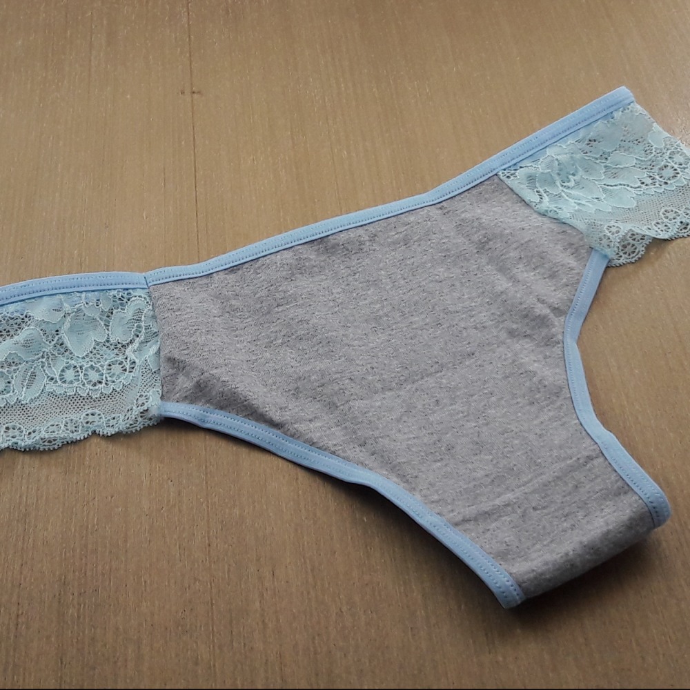 Calcinha de Algodo Lateral em Renda