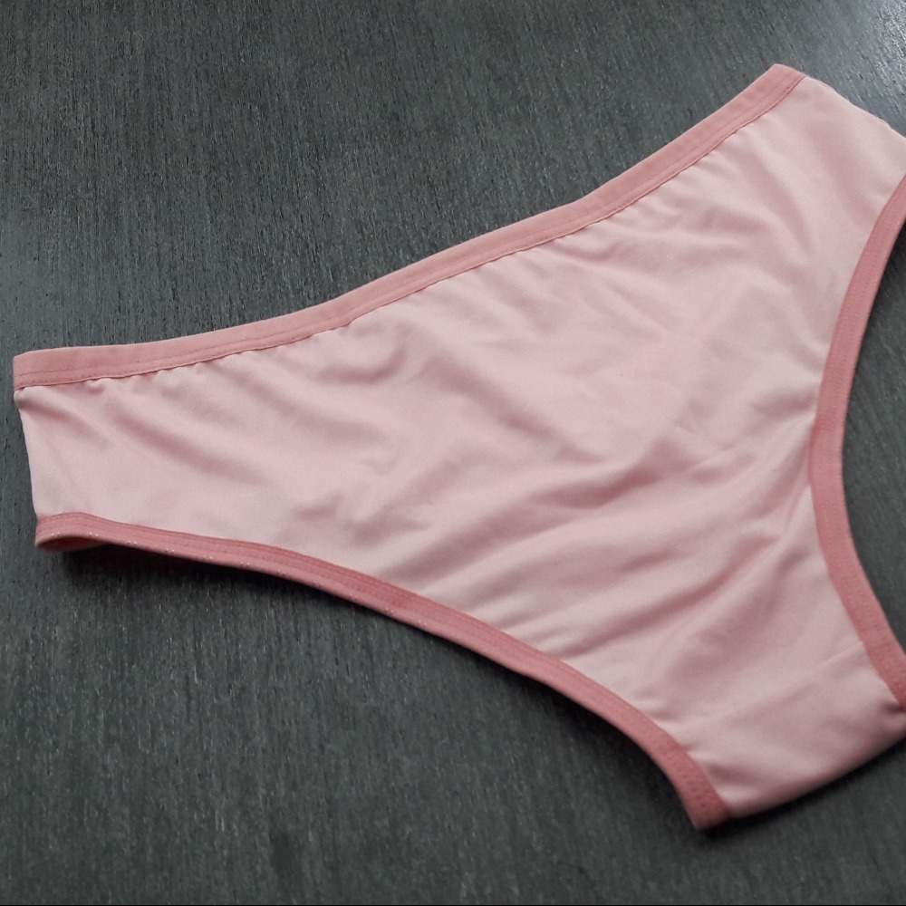 Calcinha Bsica Detalhe Renda