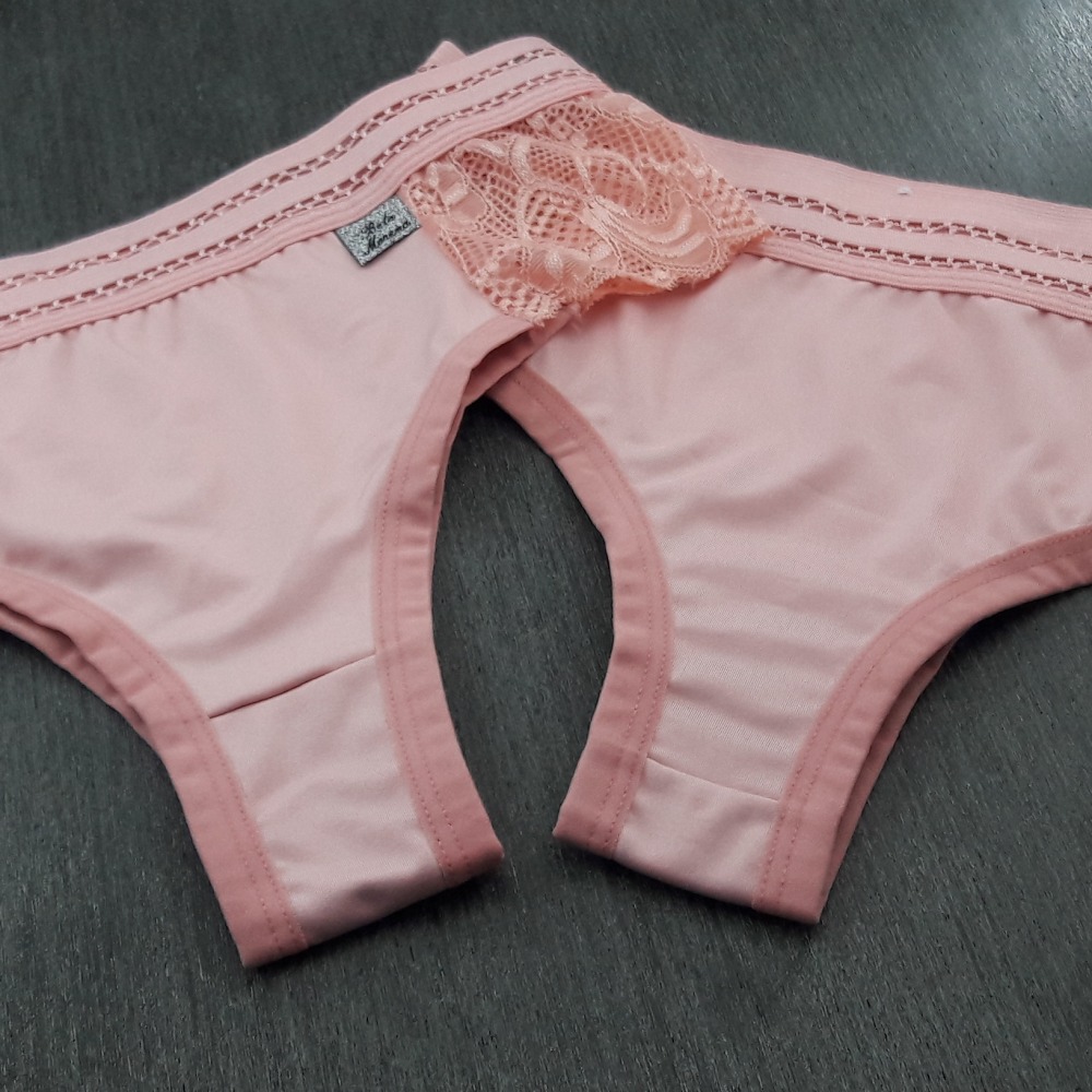 Calcinha Detalhe Lateral e Renda