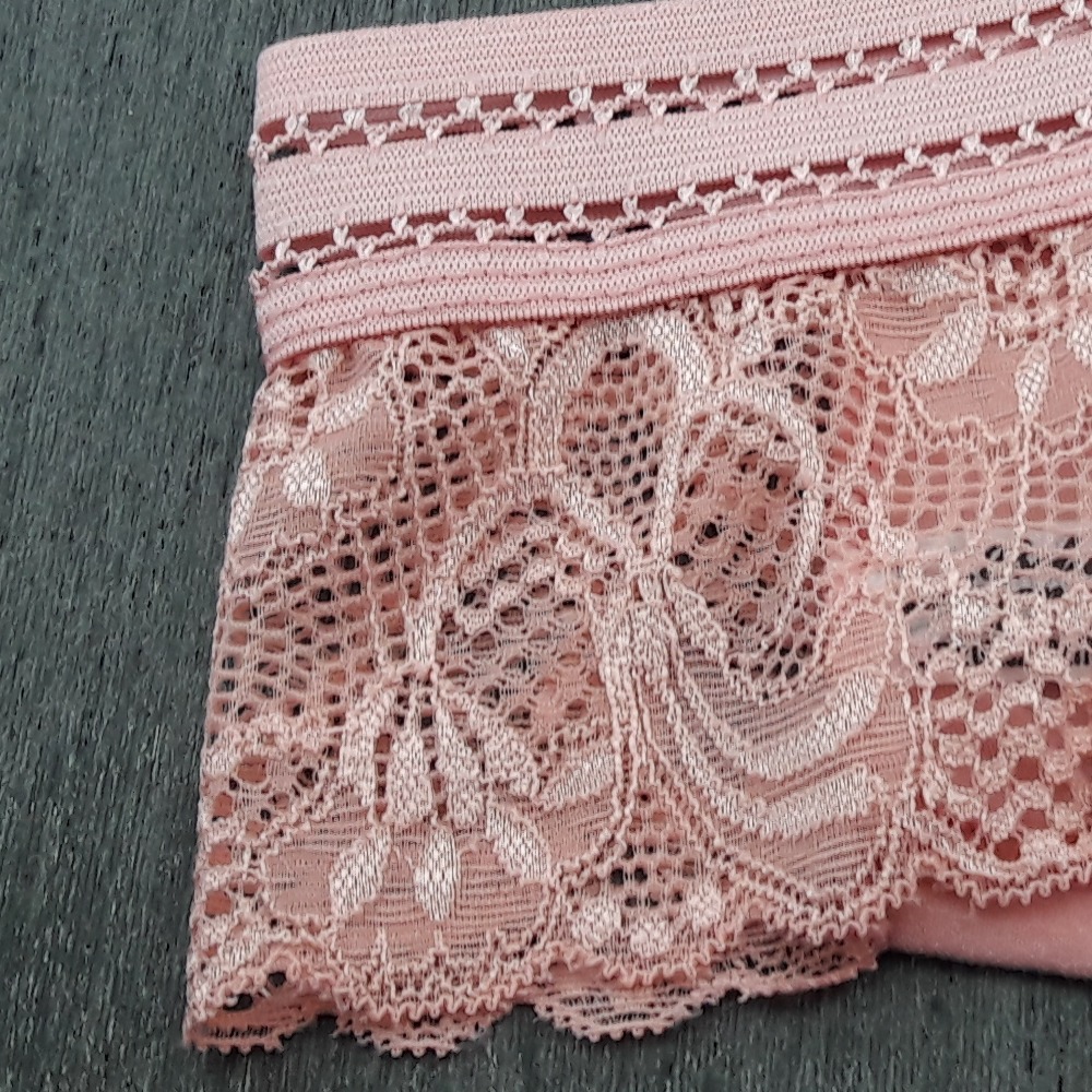 Calcinha Detalhe Lateral e Renda