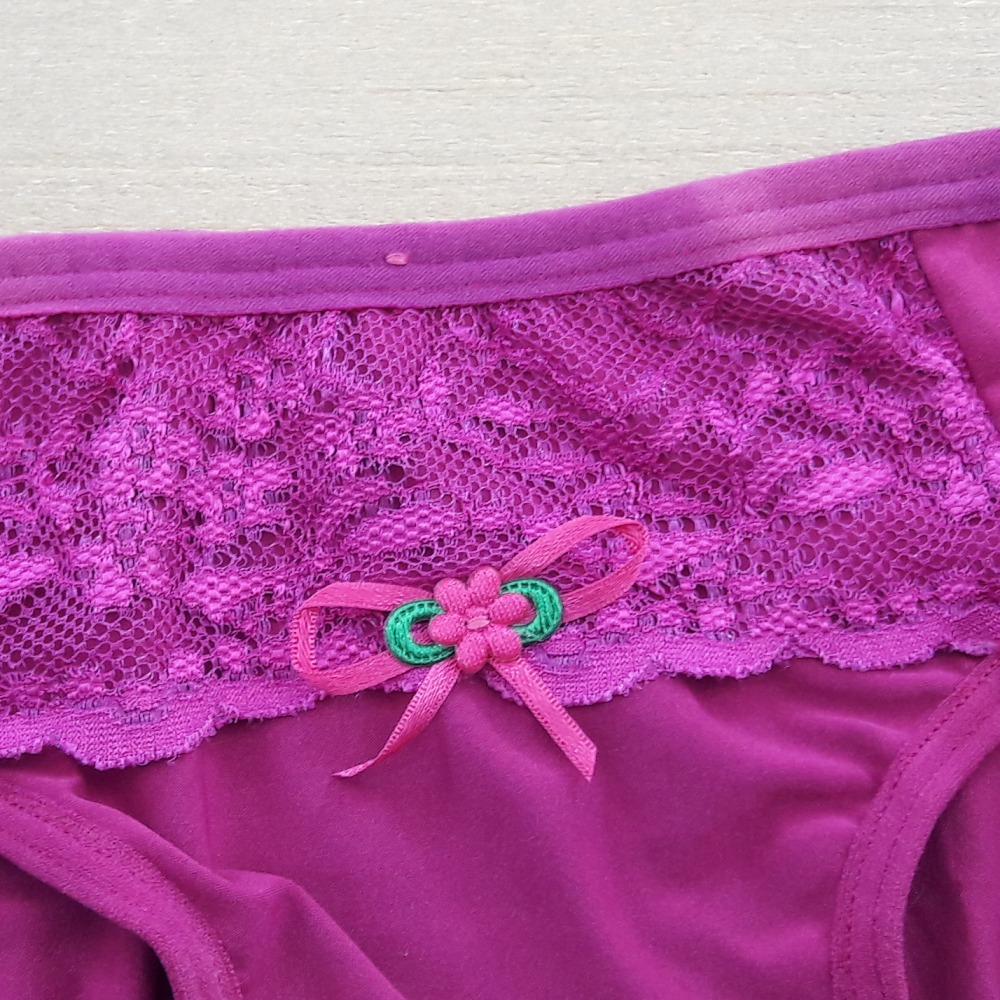 Calcinha Lisa Com Renda e Lao Analice