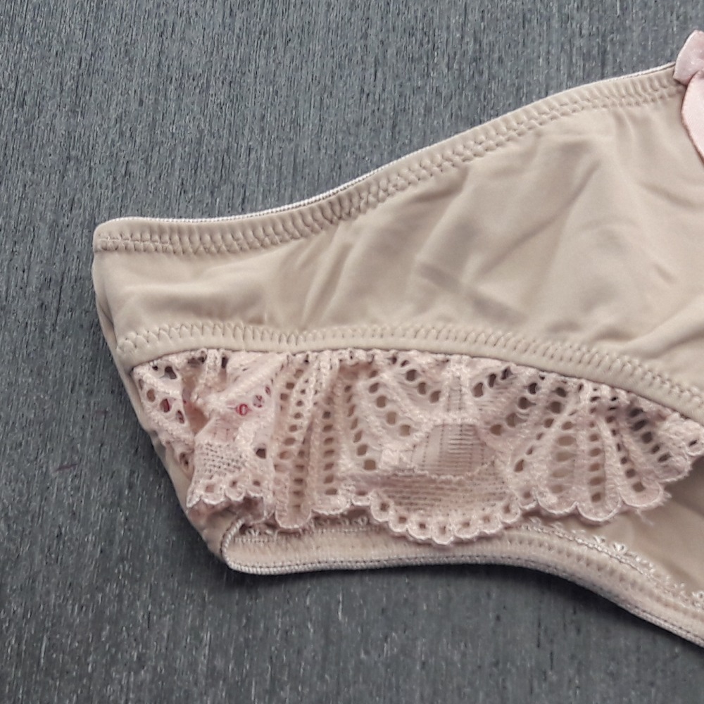 Calcinha em Microfibra e Renda Lateral