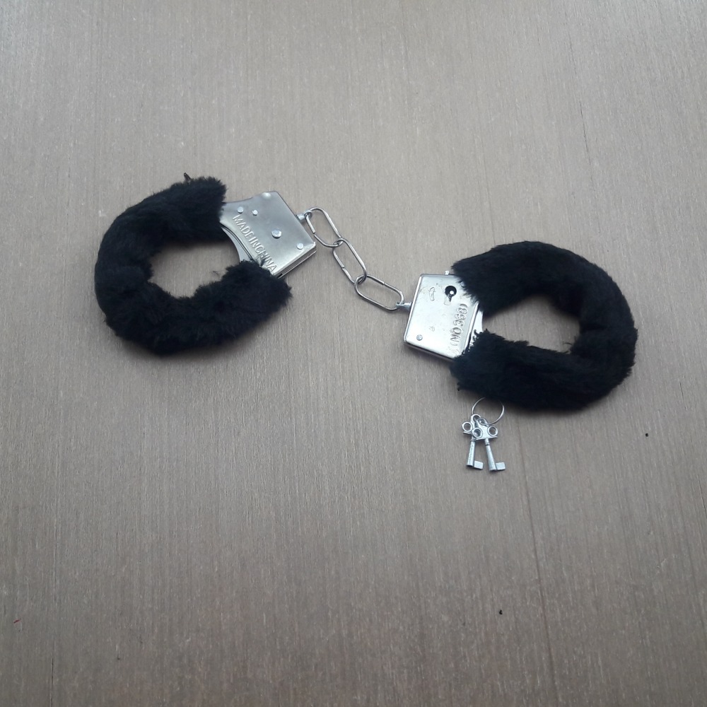 Algema de Metal Pelcia Revestida