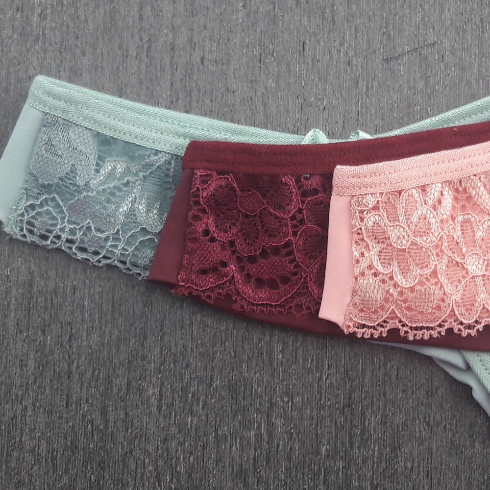 Tanga Fio Duplo Detalhe em Renda