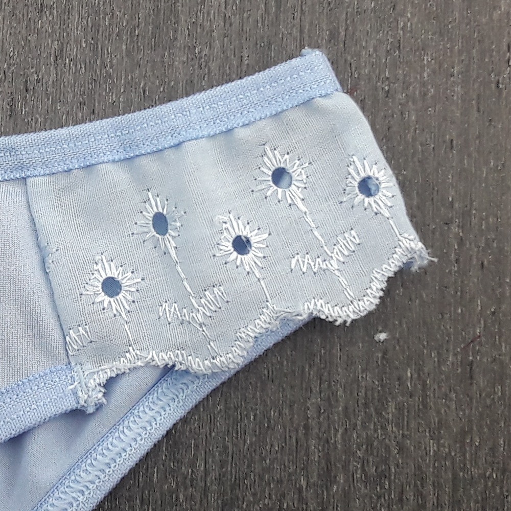 Cala Bsica Lateral Bordado Ingls