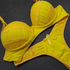 Conjunto Drapeado Detalhes em Renda