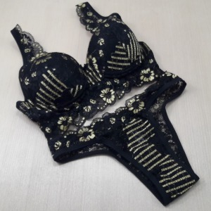 Conjunto Renda Dourada