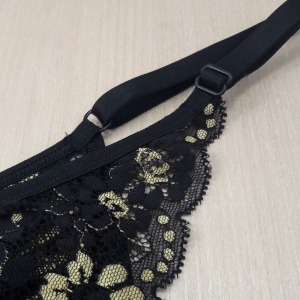 Camisola Renda Dourada com Tule