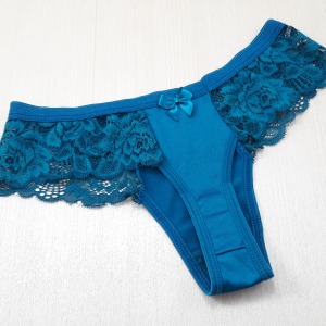 Tanga em Poliamida com Detalhes em Renda e Lao em Cetim