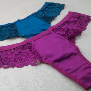 Tanga em Poliamida com Detalhes em Renda e Lao em Cetim