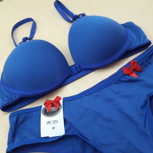 Conjunto em Microfibra com Fechamento Frontal 