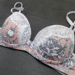 Conjunto com Renda Estampa Floral