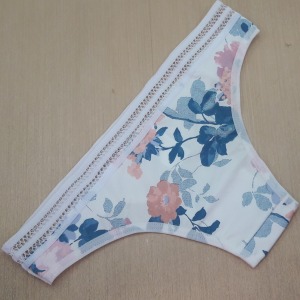 Calcinha Estampa e Tela 