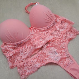 Conjunto Com Bojo em Renda