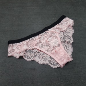 Calcinha em Renda com Elstico