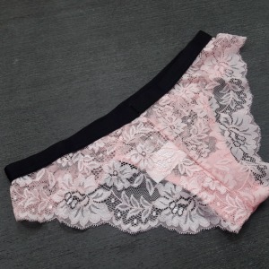 Calcinha em Renda com Elstico