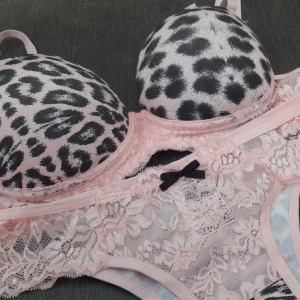 Conjunto Renda e Animal Print 