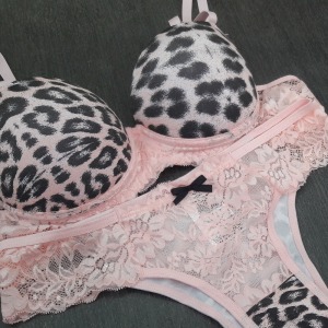 Conjunto Renda e Animal Print 