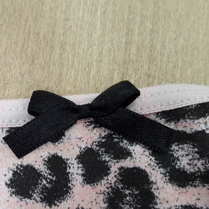 Calcinha em Microfibra e Renda Detalhe Lao