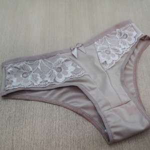 Calcinha Micro e Renda 