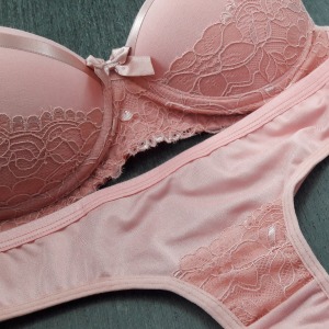 Conjunto em Renda com Microfibra Fita de Cetim 