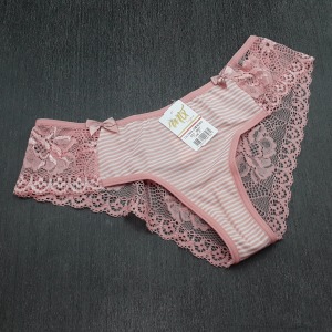 Calcinha Com Renda e Lao