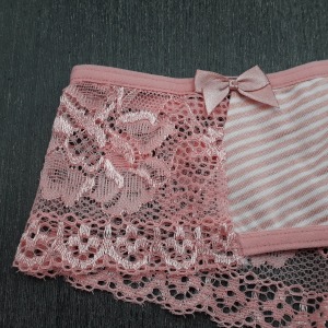 Calcinha Com Renda e Lao