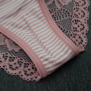 Calcinha Com Renda e Lao