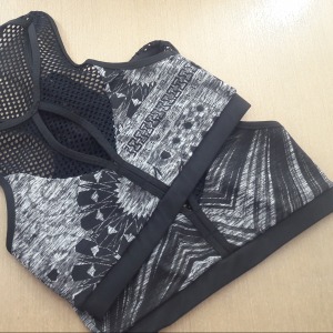 Top Com Rede Na Frente e Nas Costas