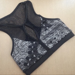 Top Com Rede Na Frente e Nas Costas