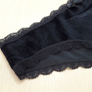 Corpete Veludo com Renda