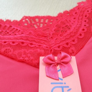 Camisola Renda Decote e Barra