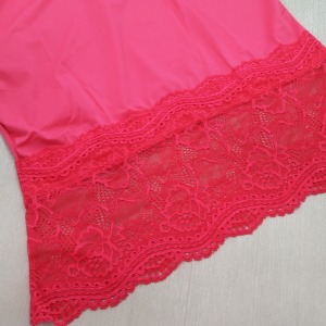 Camisola Renda Decote e Barra