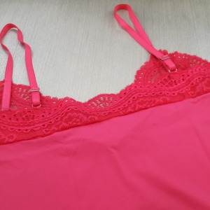 Camisola Renda Decote e Barra