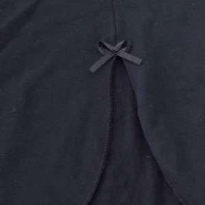 Camisola Bsica com Renda no Decote e Cavas