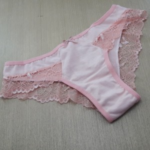 Calcinha Bsica Renda nas Pernas