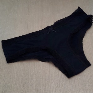 Calcinha Bsica com Renda na Cintura/Pernas